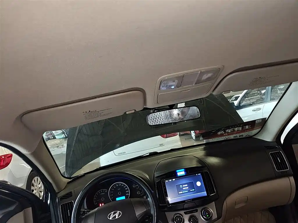 HYUNDAI CELESTA 2015
