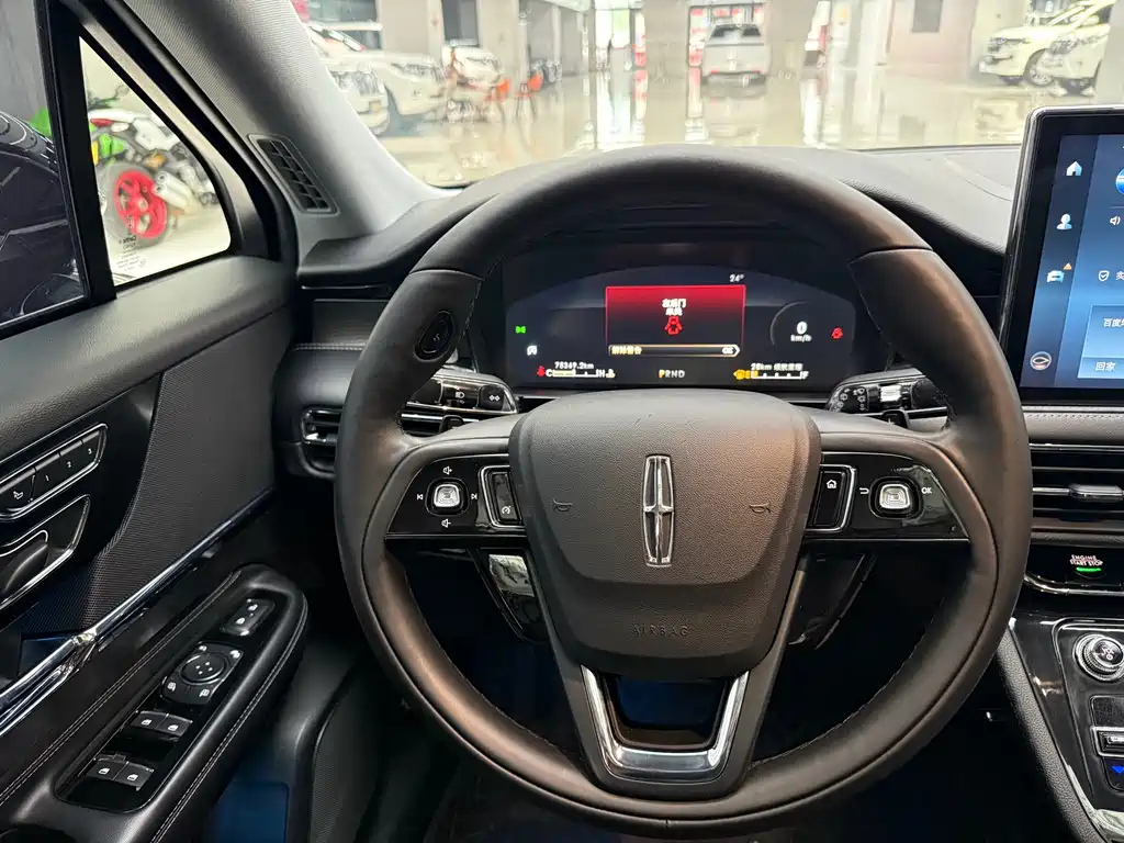 LINCOLN ADVENTURER 2021