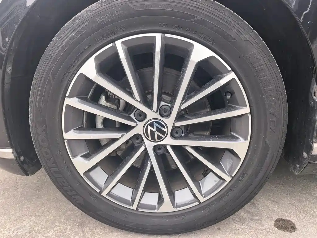 VOLKSWAGEN MAGOTAN 2020