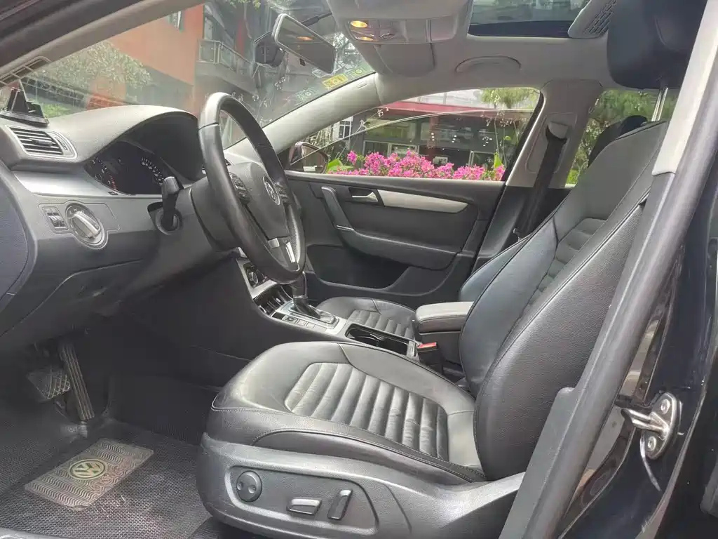 VOLKSWAGEN MAGOTAN 2014