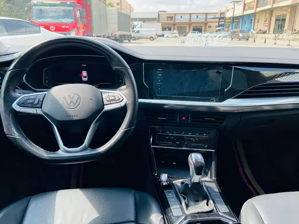 VOLKSWAGEN PASSAT 2022