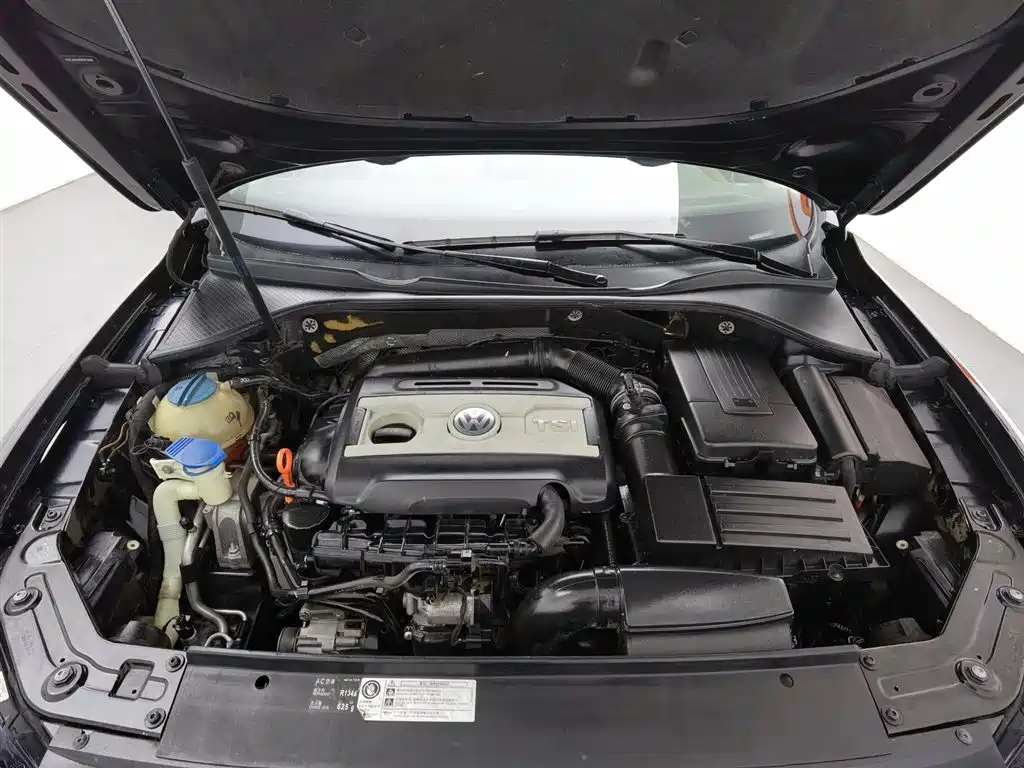 VOLKSWAGEN PASSAT 2013