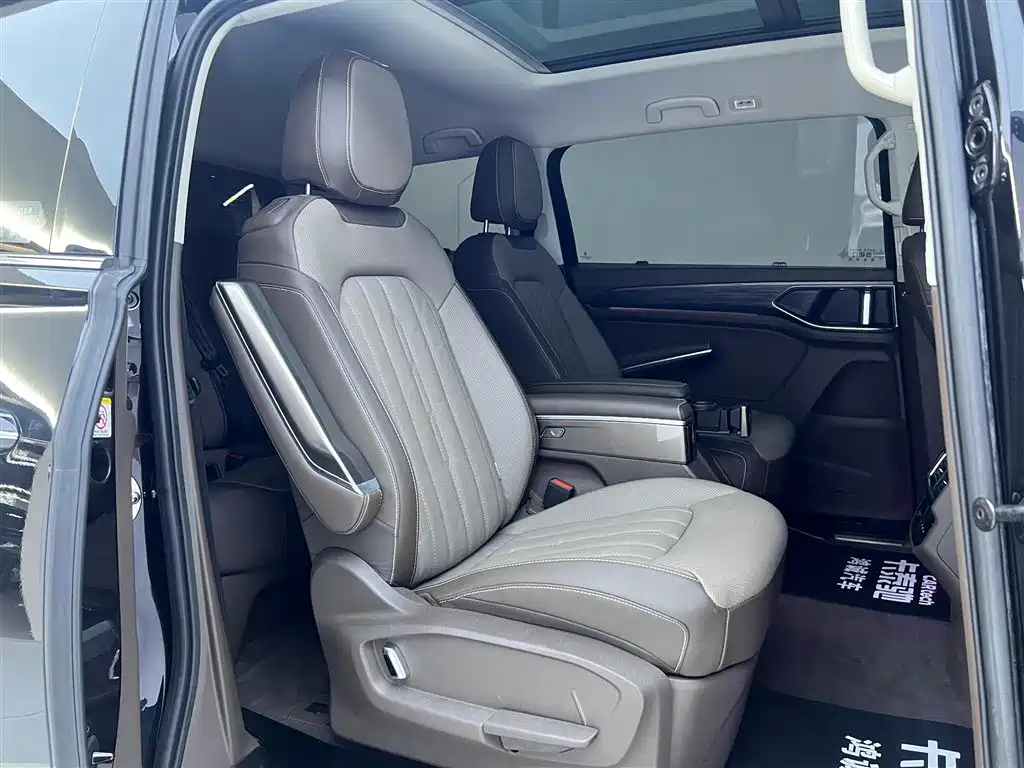VOLKSWAGEN VILORAN 2022