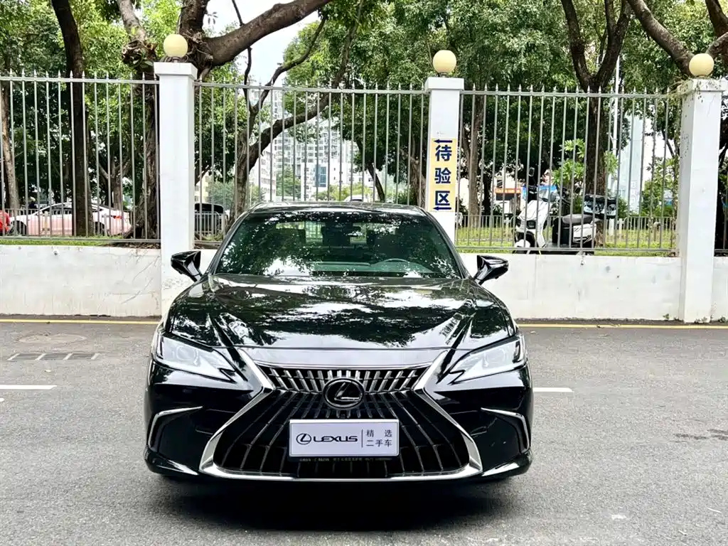 LEXUS ES 2023