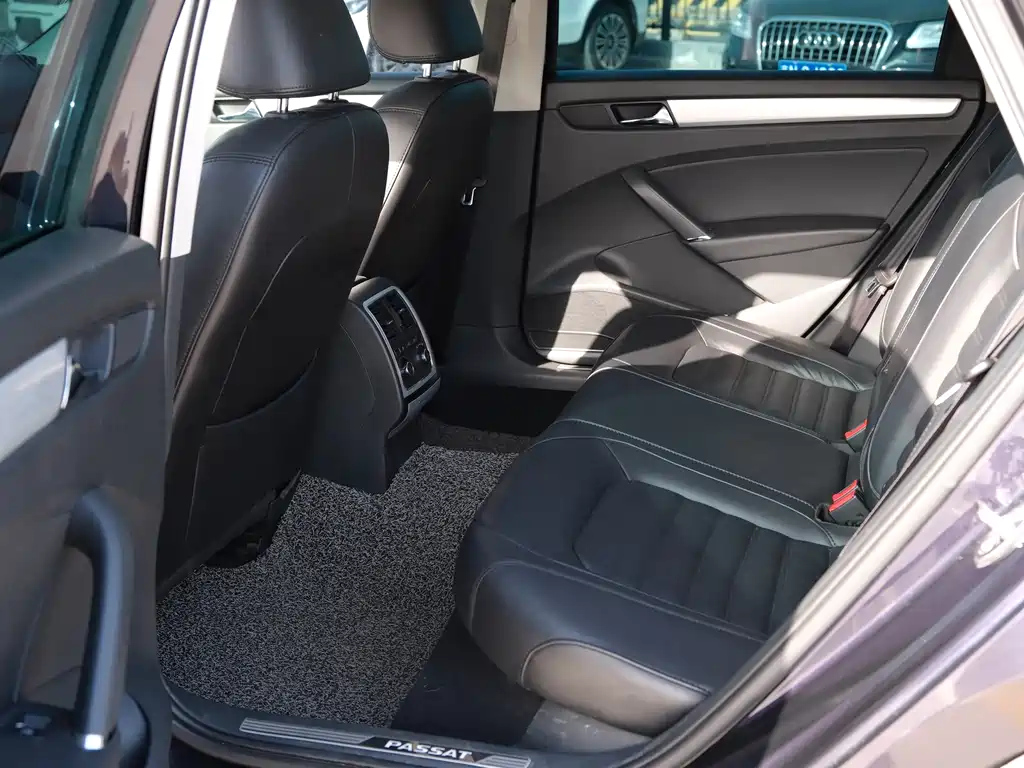 VOLKSWAGEN PASSAT 2015