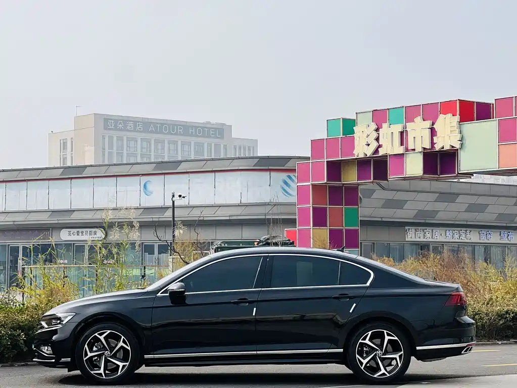 VOLKSWAGEN MAGOTAN 2025