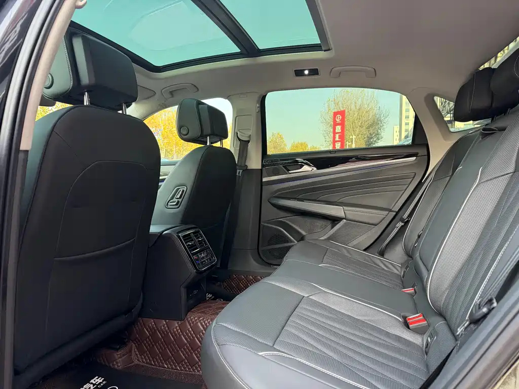 VOLKSWAGEN PASSAT 2023