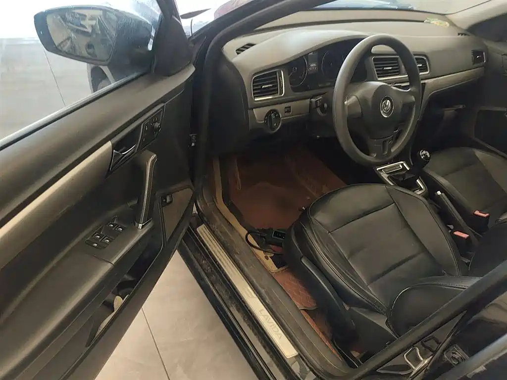 VOLKSWAGEN LAVIDA 2013