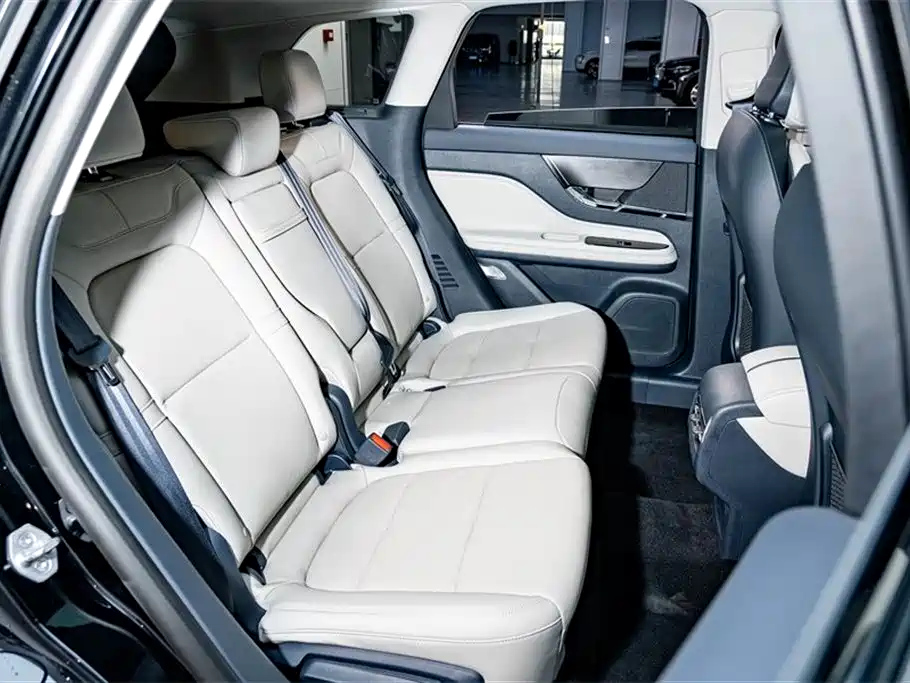 LINCOLN ADVENTURER 2024