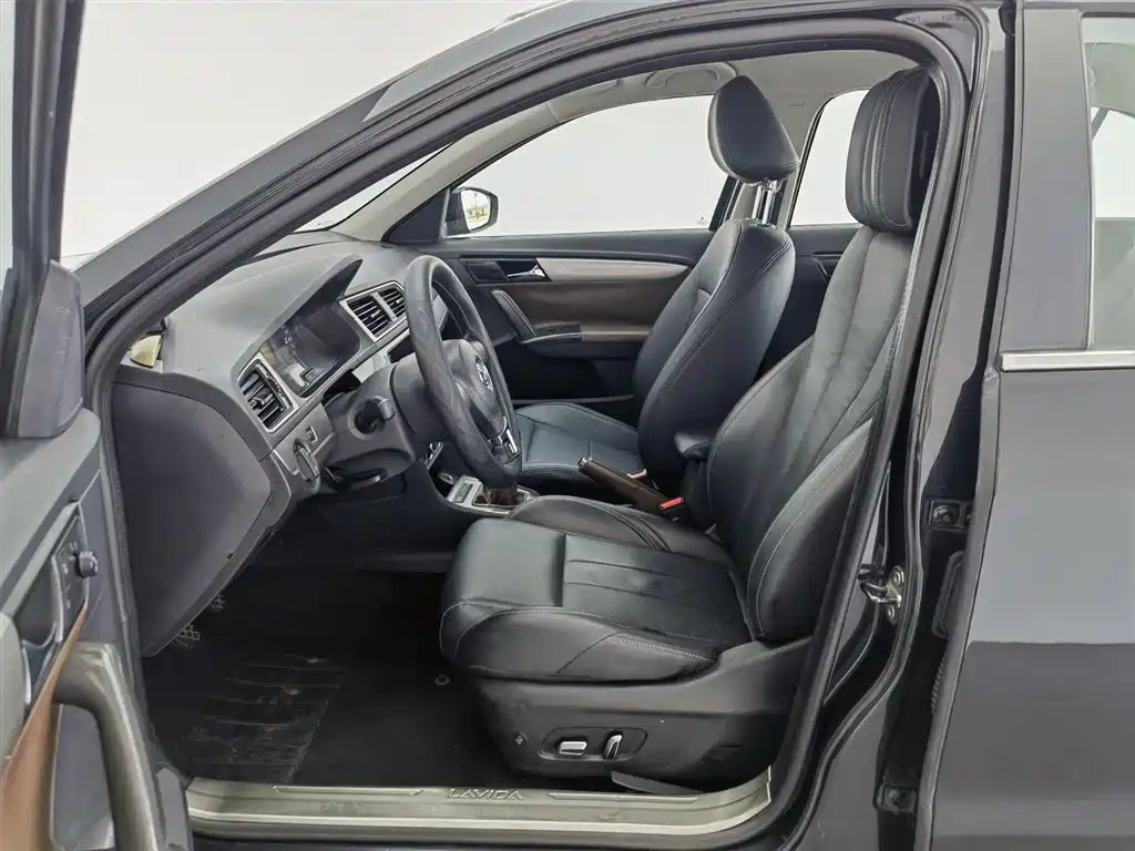 VOLKSWAGEN LAVIDA 2013