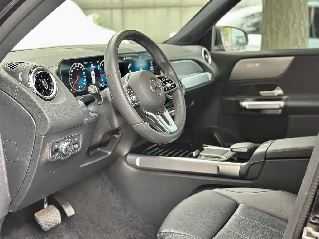 MERCEDES BENZ GLB 2023
