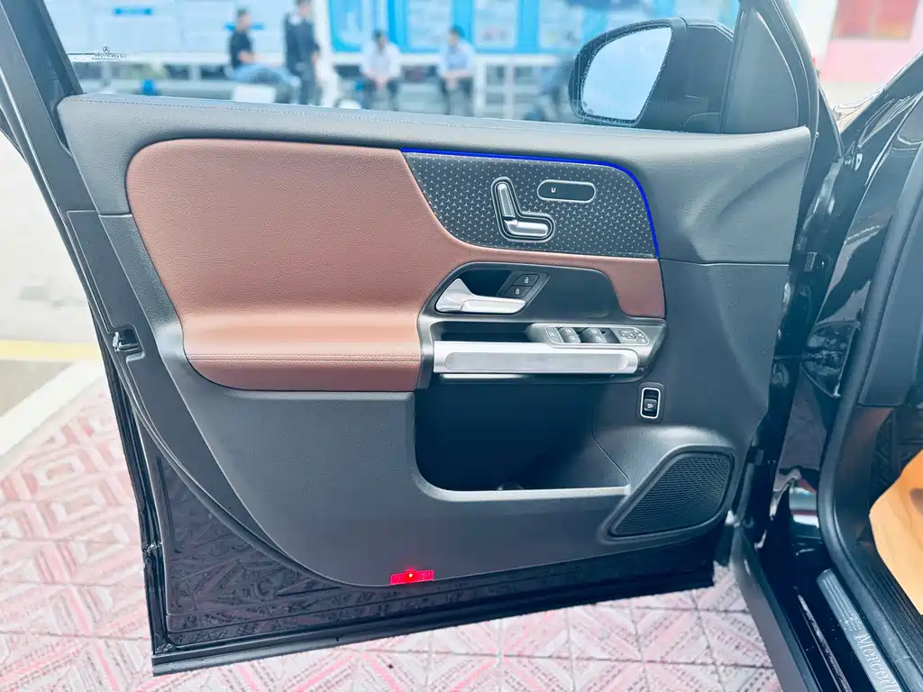 MERCEDES BENZ GLB 2024