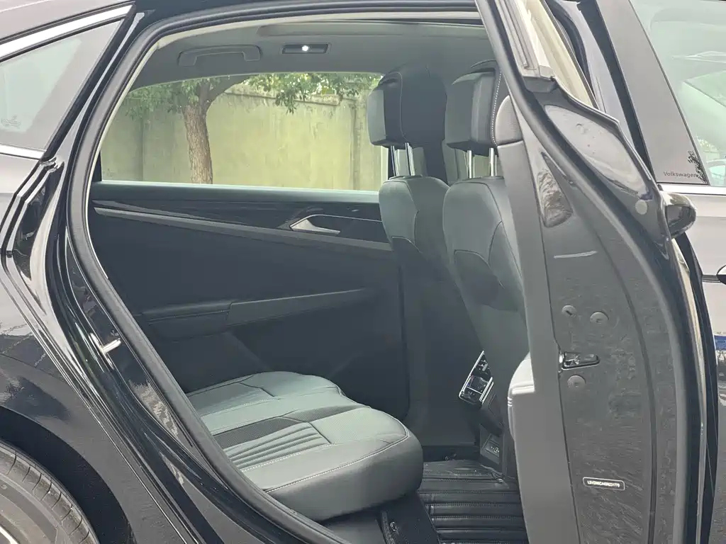 VOLKSWAGEN PASSAT 2025