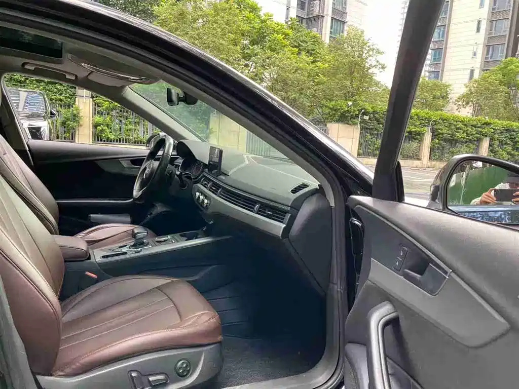 AUDI A4L 2019