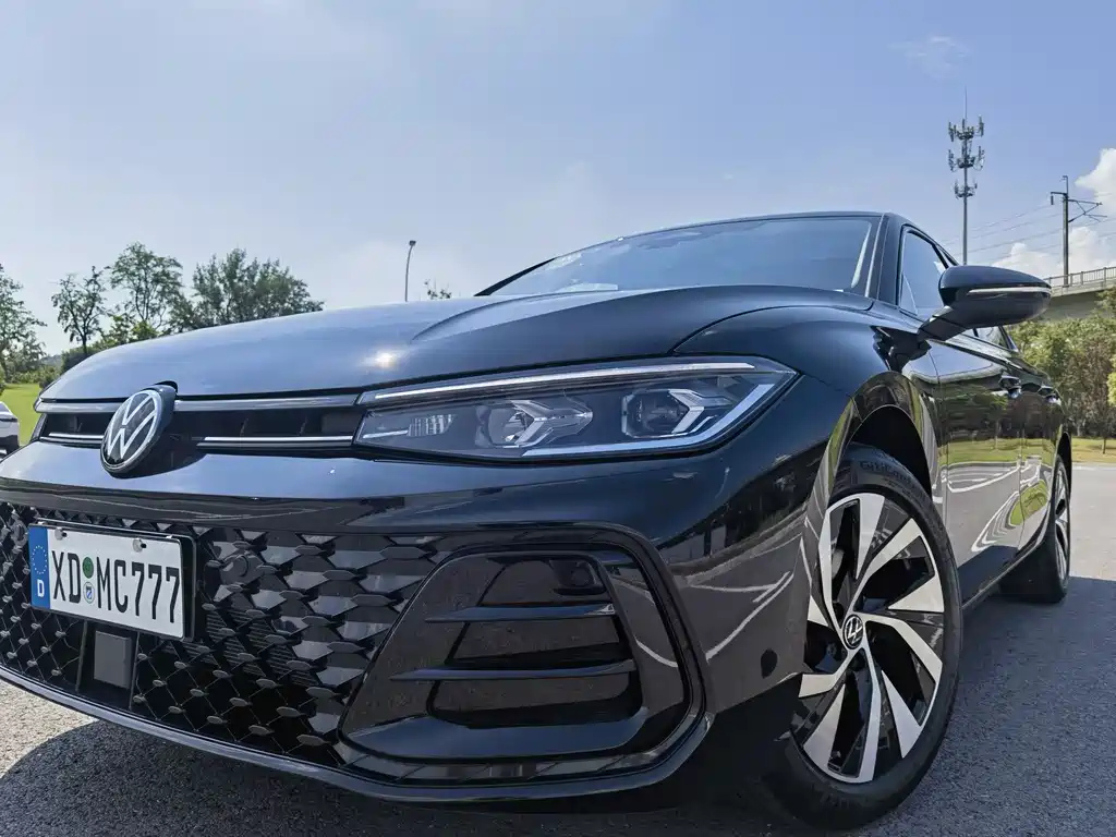 VOLKSWAGEN PASSAT 2025