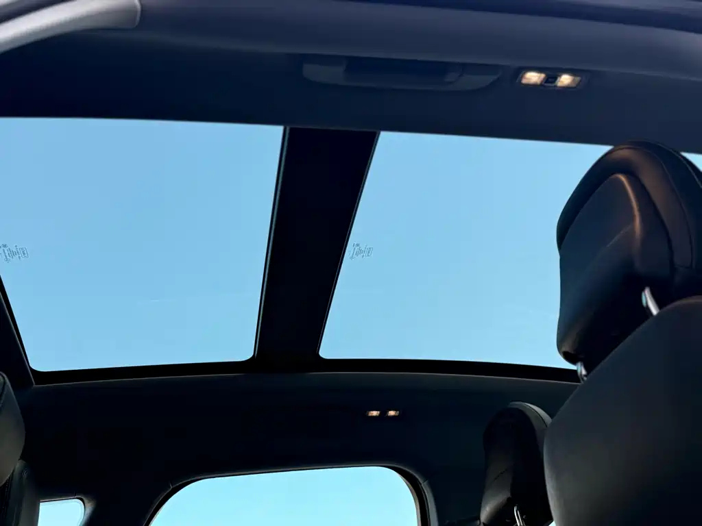 LINCOLN ADVENTURER 2021