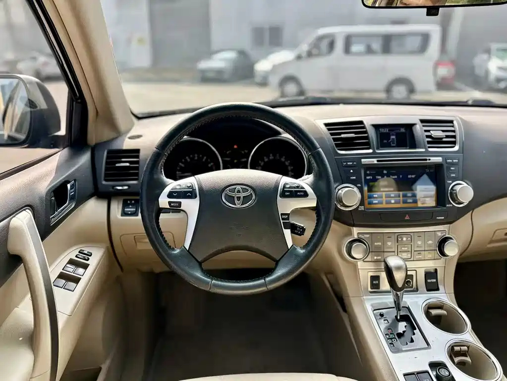 TOYOTA HIGHLANDER 2013