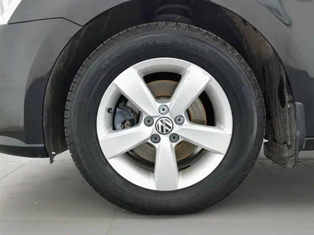 VOLKSWAGEN LAVIDA 2013