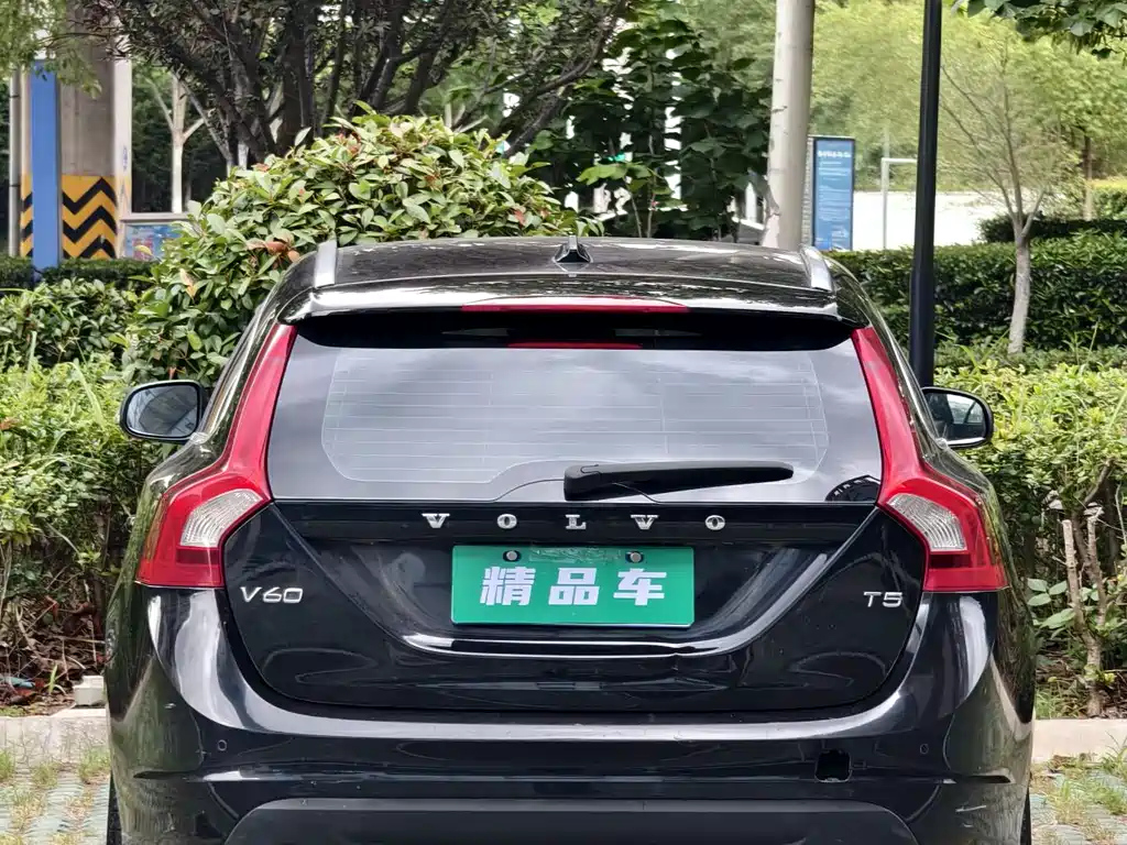 VOLVO V60 2013