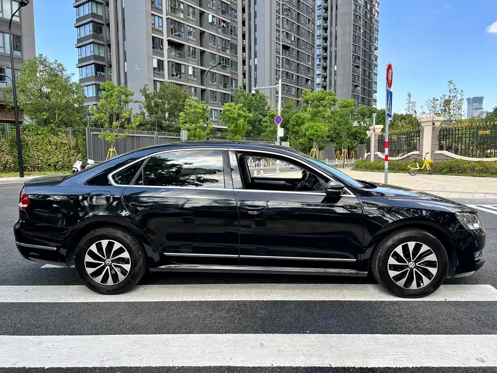 VOLKSWAGEN PASSAT 2014