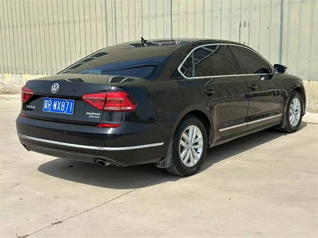 VOLKSWAGEN PASSAT 2016
