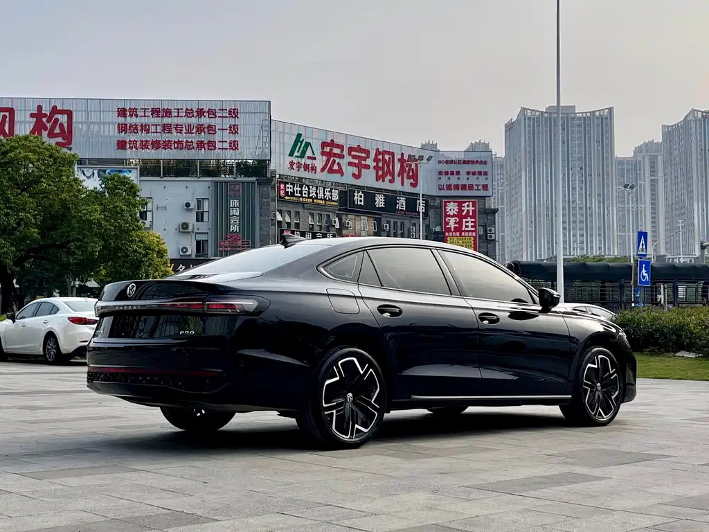 VOLKSWAGEN PASSAT 2025