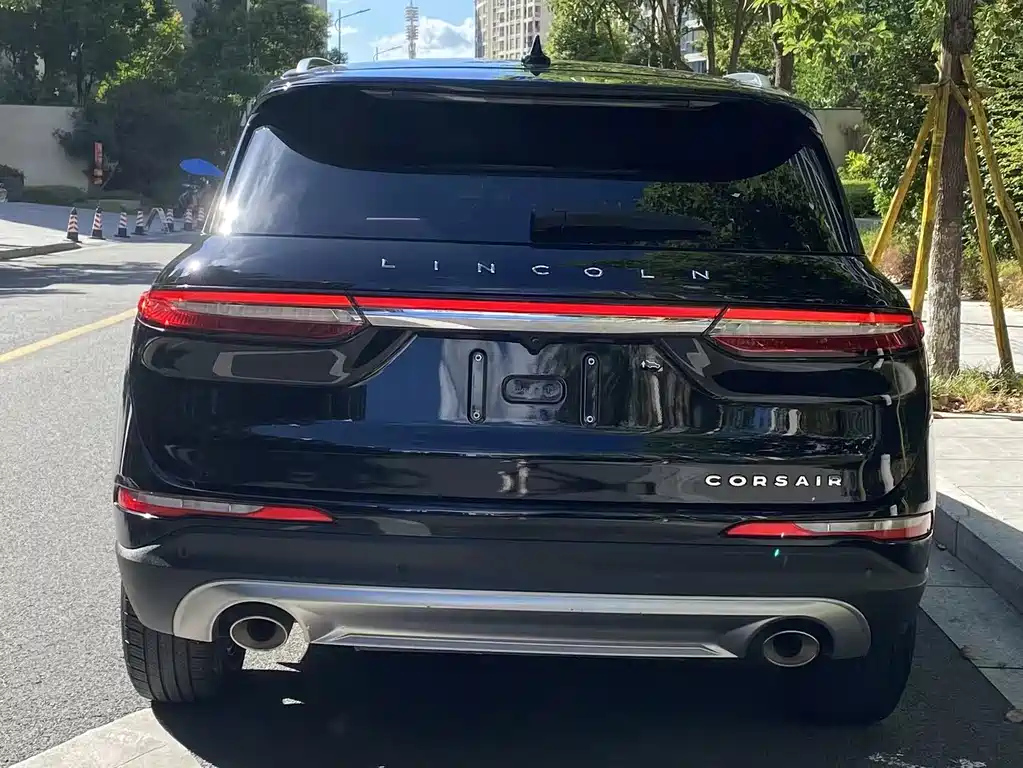 LINCOLN ADVENTURER 2021