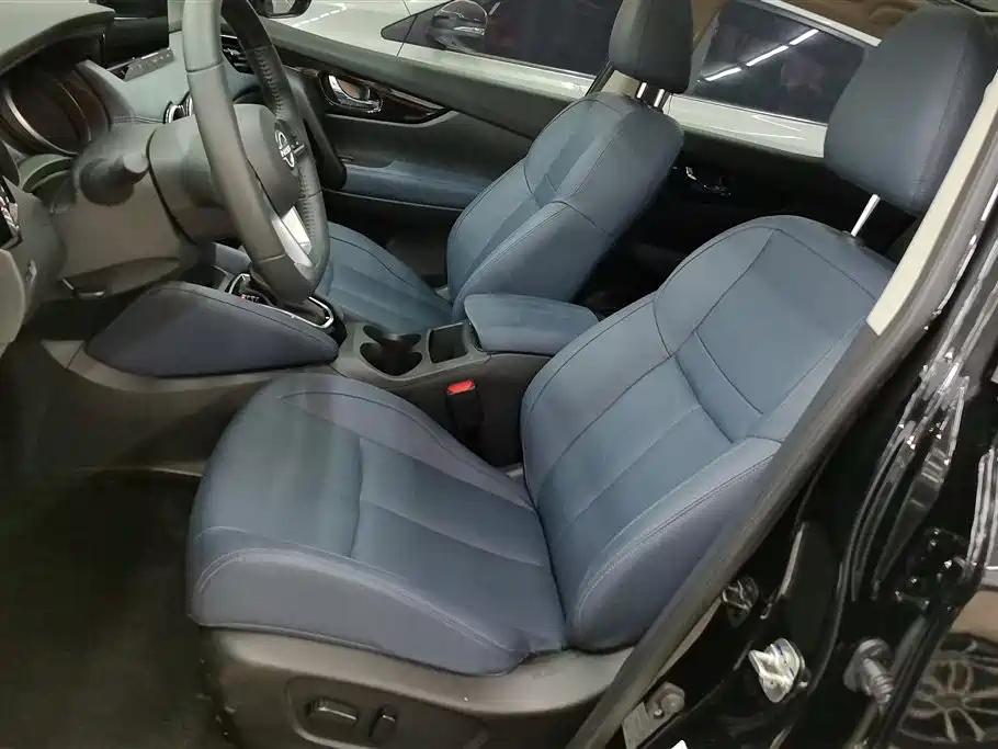 NISSAN QASHQAI 2025