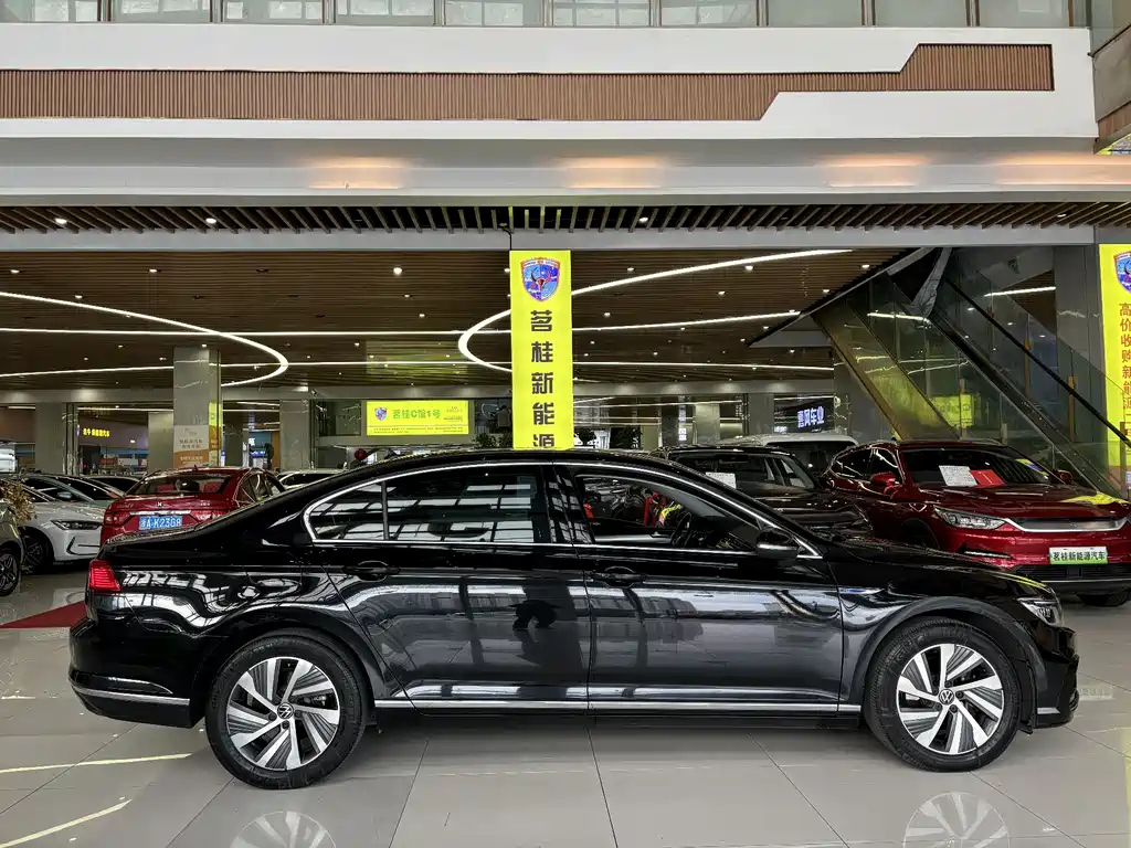 VOLKSWAGEN MAGOTAN GTE PLUG IN HYBRID 2022