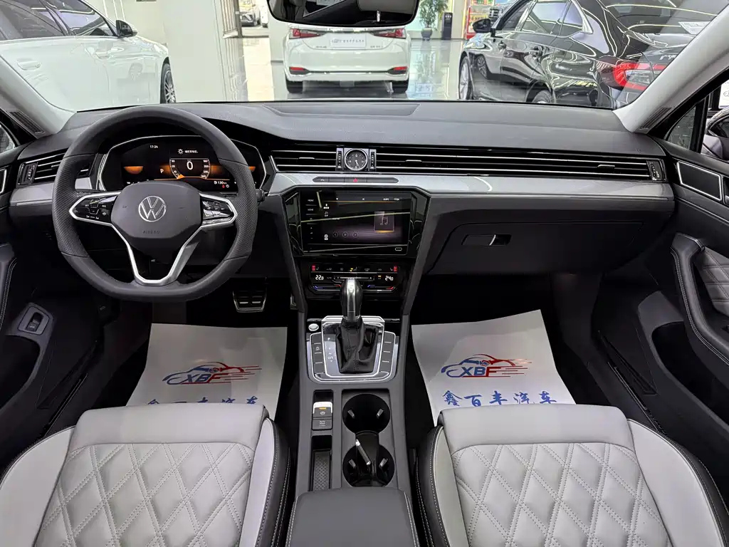 VOLKSWAGEN MAGOTAN 2023