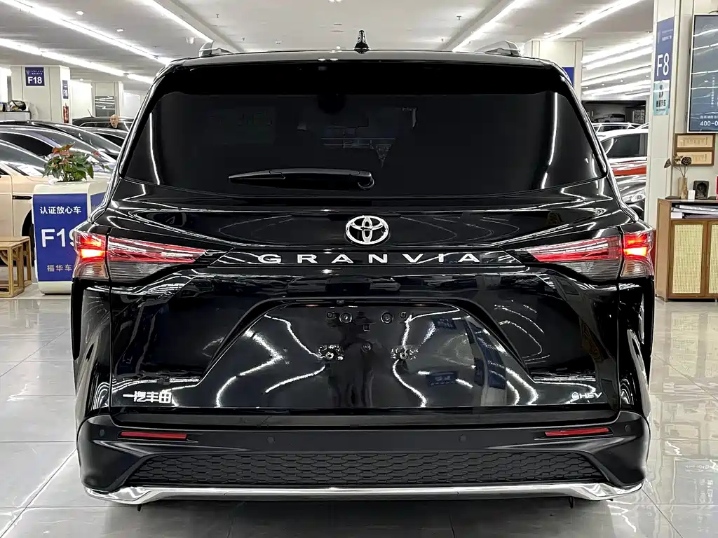 TOYOTA GRANVIA 2024