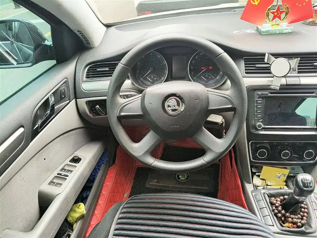 SKODA SUPERB 2013