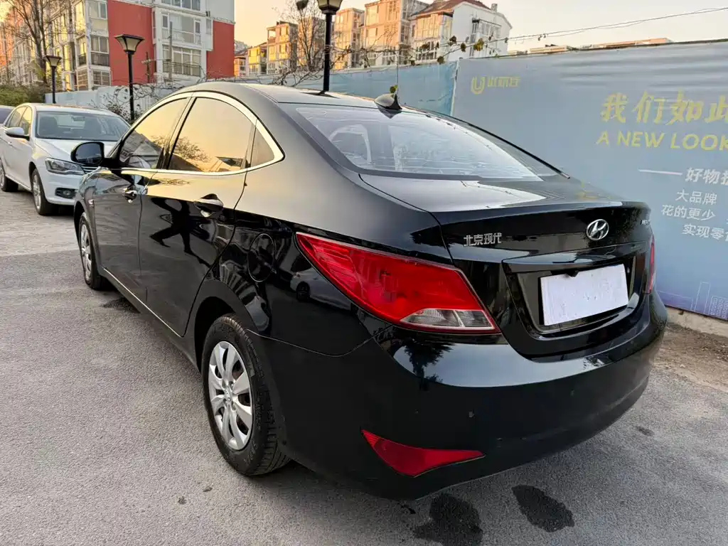 HYUNDAI SOLARIS 2015