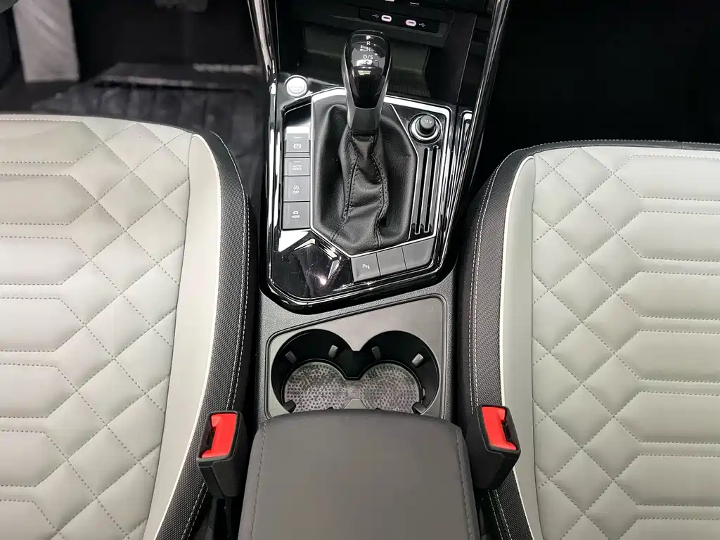 VOLKSWAGEN TAYRON 2025