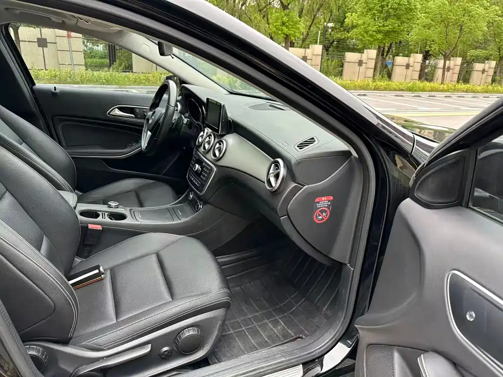 MERCEDES BENZ GLA 2015