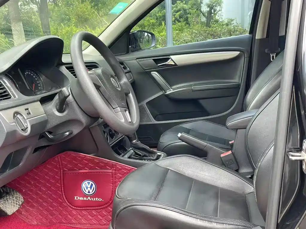 VOLKSWAGEN LAVIDA 2013