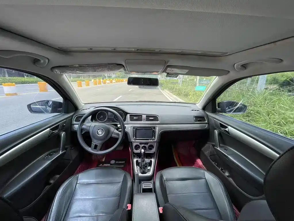 VOLKSWAGEN LAVIDA 2013