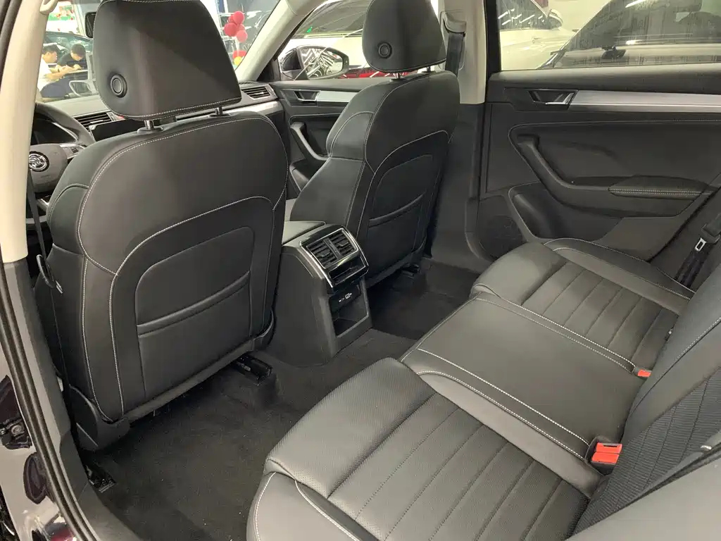 SKODA SUPERB 2025