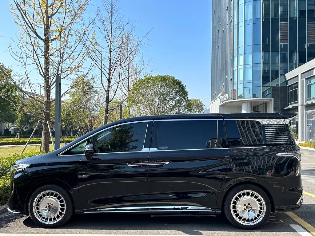 HONGQI HQ9 2022