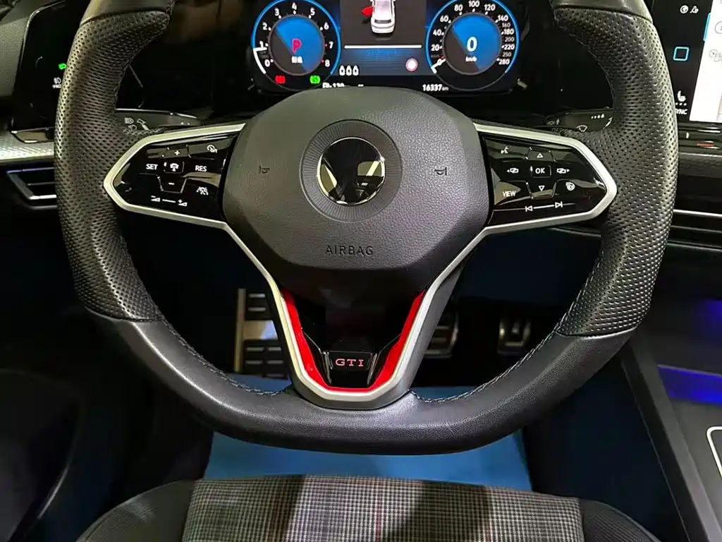 VOLKSWAGEN GOLF GTI 2024