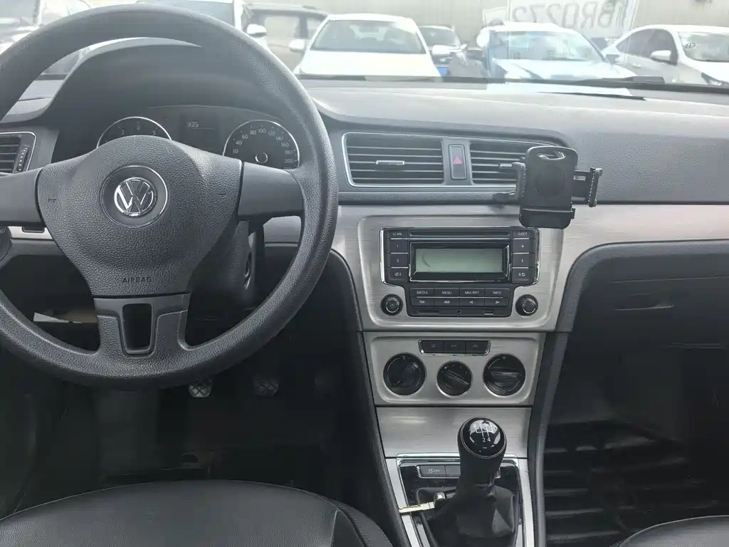 VOLKSWAGEN LAVIDA 2013