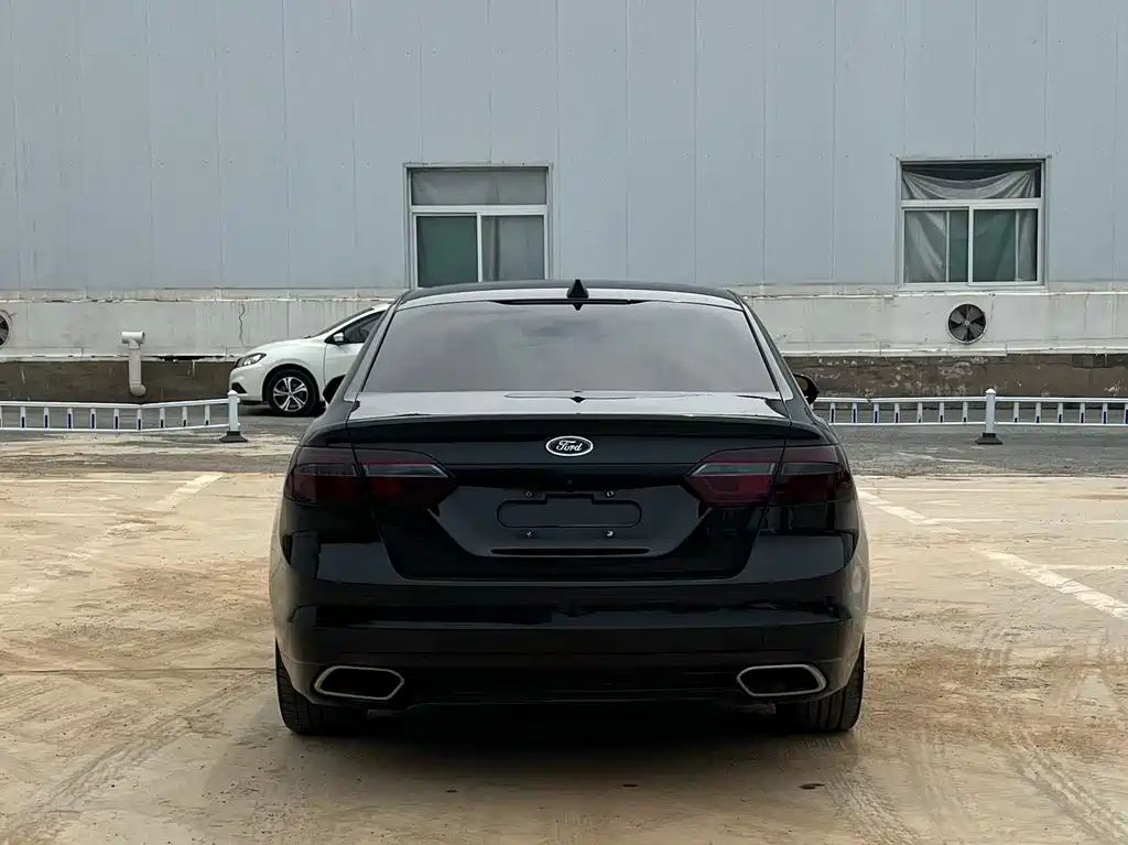 FORD TAURUS 2016