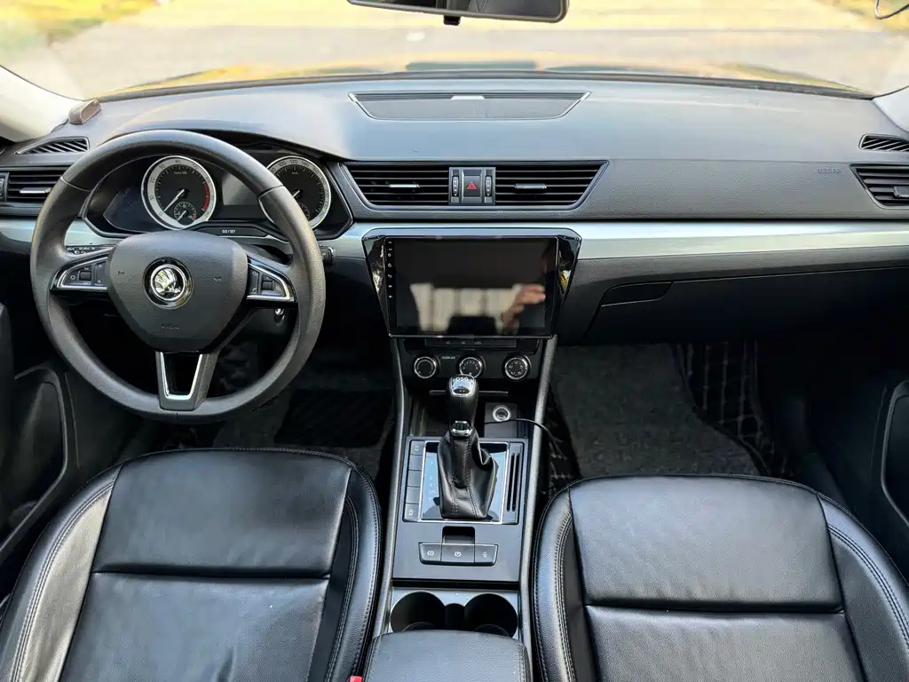 SKODA SUPERB 2019
