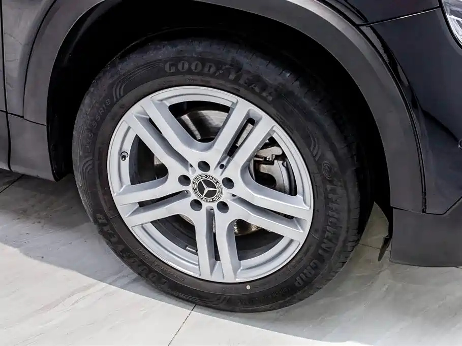 MERCEDES BENZ GLB 2023