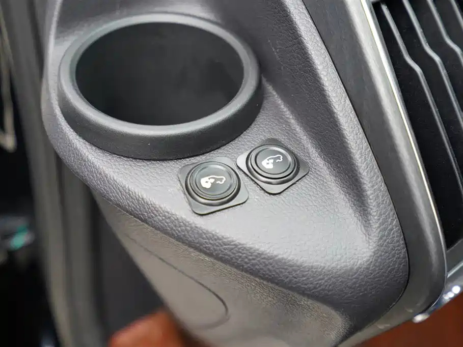 FORD TOUREO 2020