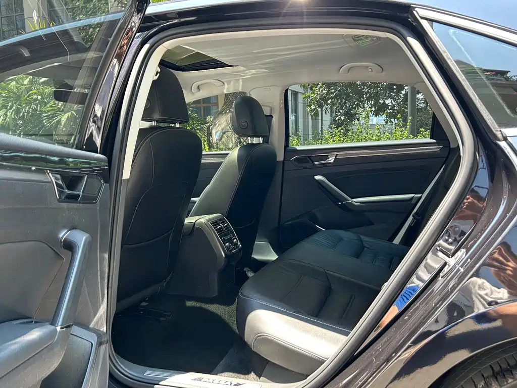 VOLKSWAGEN PASSAT 2017