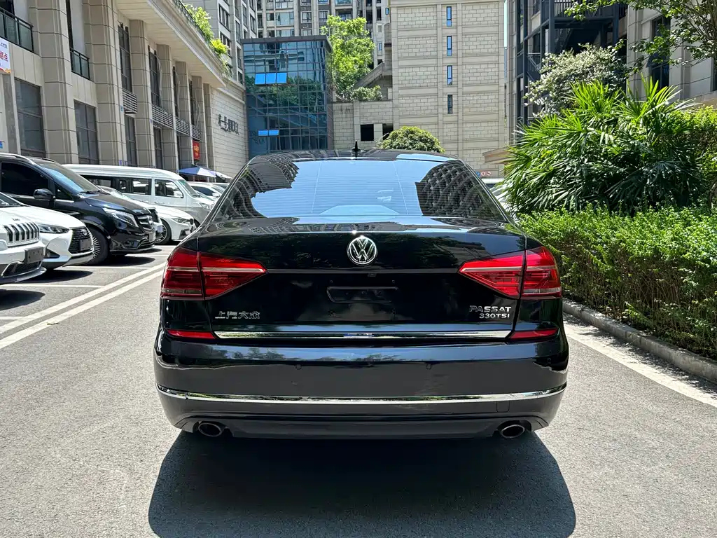 VOLKSWAGEN PASSAT 2017