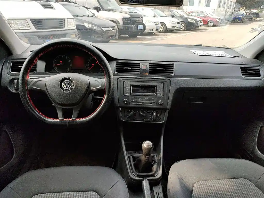 VOLKSWAGEN SANTANA 2019
