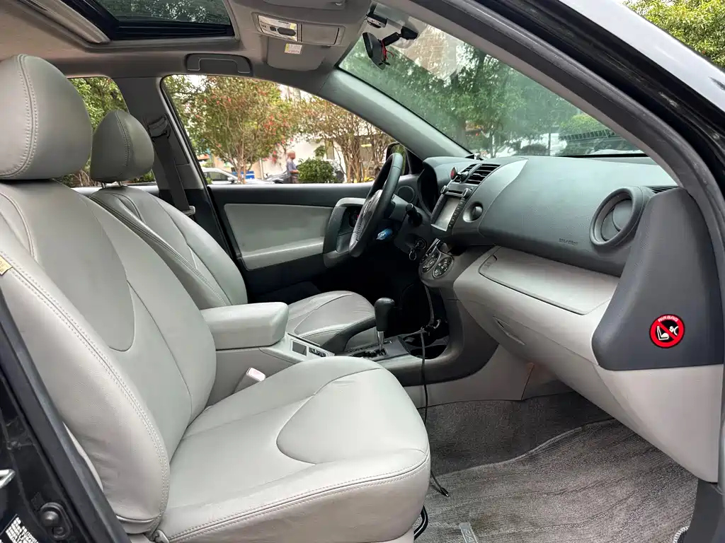 TOYOTA RAV4 RONGFANG 2011