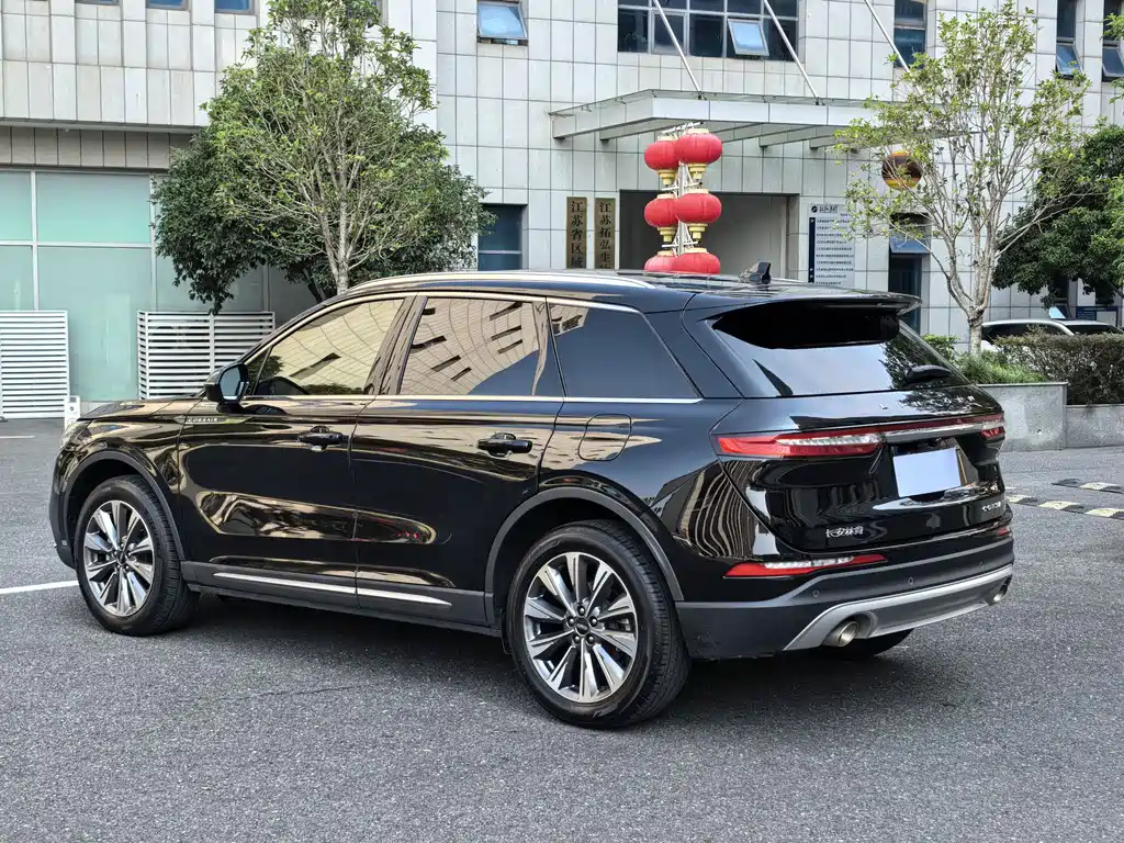 LINCOLN ADVENTURER 2022